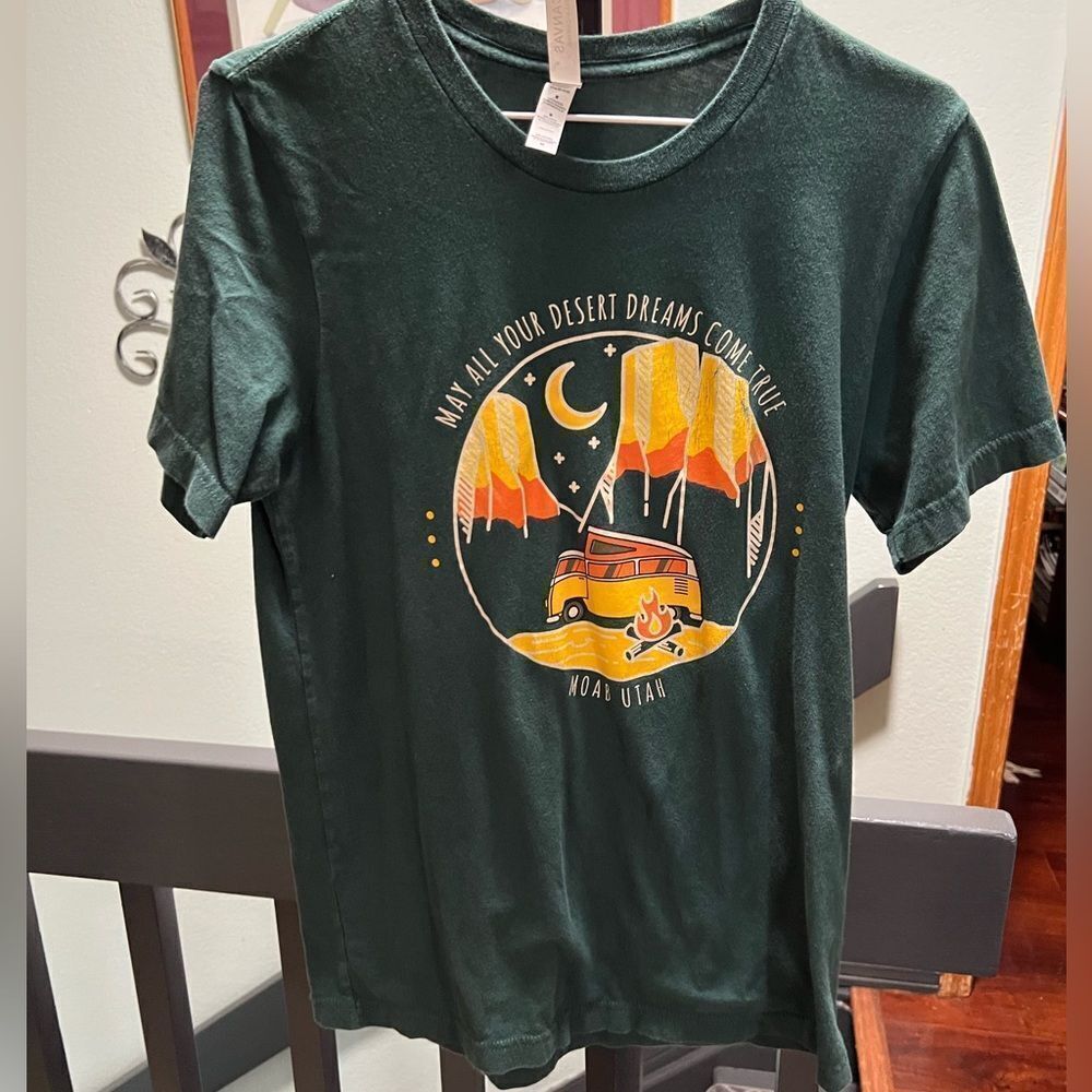 Canvas Medium Green Graphic T-Shirt with Desert Design Moab Utah #061